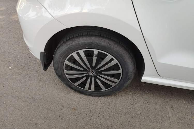 Used Volkswagen Polo 2016 1.6L Automatic Comfort Model Right Rear Wheel Hub