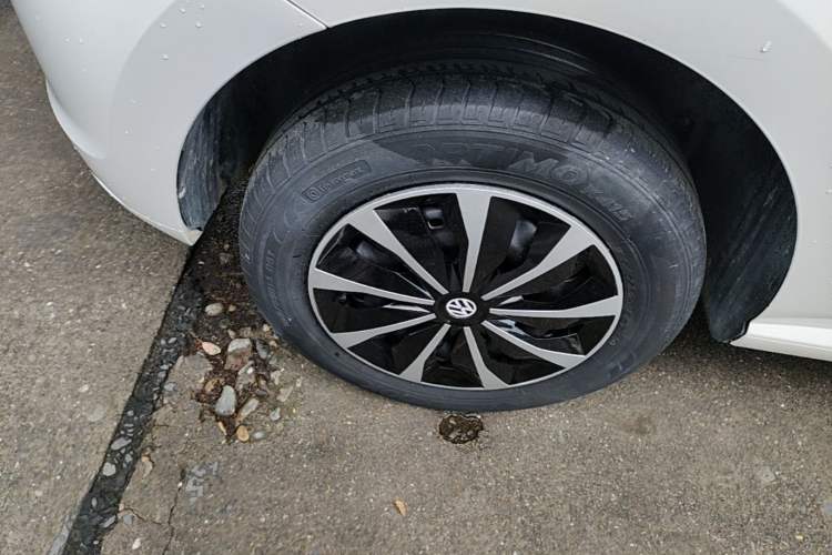 Used Volkswagen Polo 2016 1.4L Manual Fashion Model Right Rear Wheel Hub