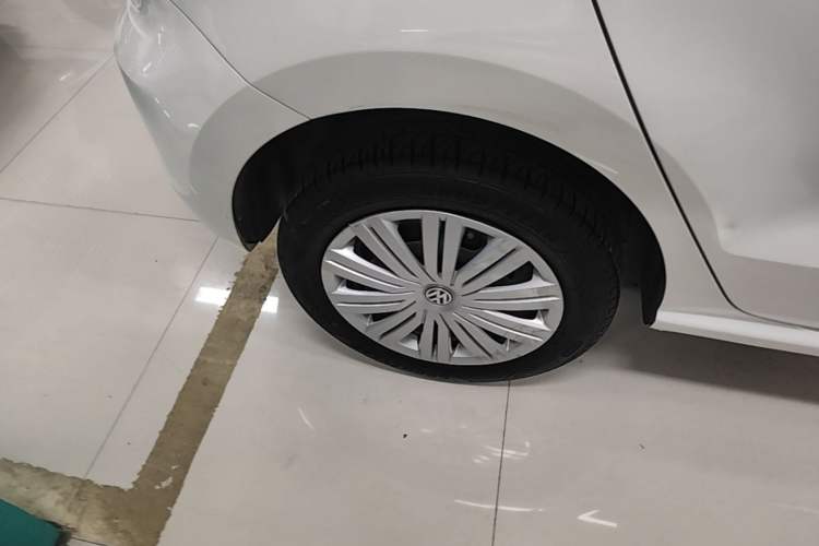 Used Volkswagen Polo 2016 1.6L Automatic Comfort Model Right Rear Wheel Hub