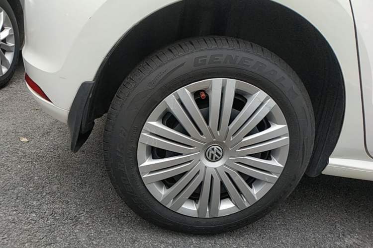 Used Volkswagen Polo 2016 1.6L Automatic Comfort Model Right Rear Wheel Hub