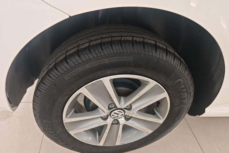 Used Volkswagen Polo 2016 1.4L Manual Fashion Model Right Rear Wheel Hub