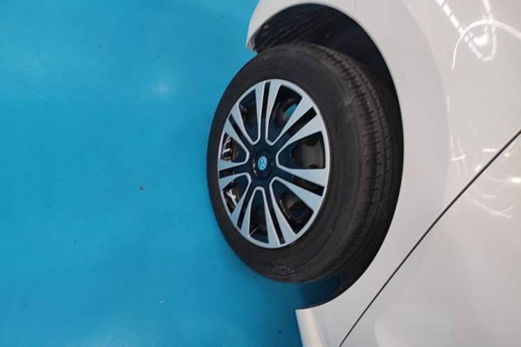 Used Volkswagen Polo 2016 1.6L Automatic Comfort Model Right Rear Wheel Hub