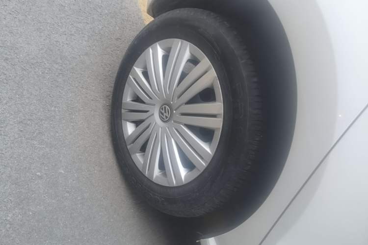 Used Volkswagen Polo 2016 1.6L Automatic Comfort Model Right Rear Wheel Hub