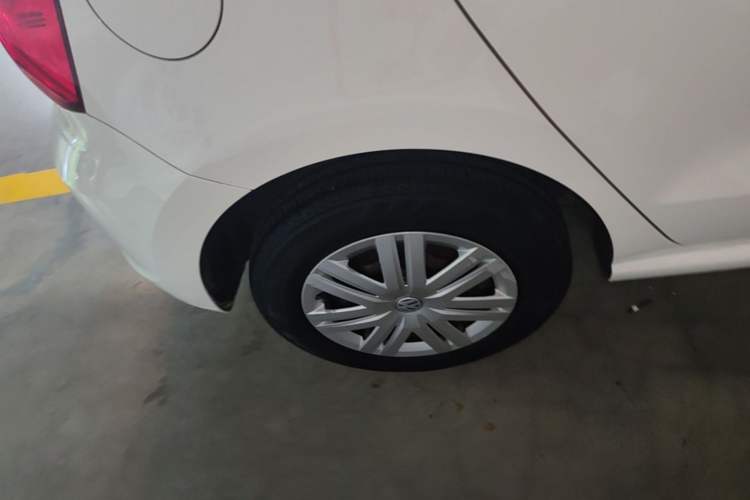 Used Volkswagen Polo 2016 1.4L Manual Fashion Model Right Rear Wheel Hub
