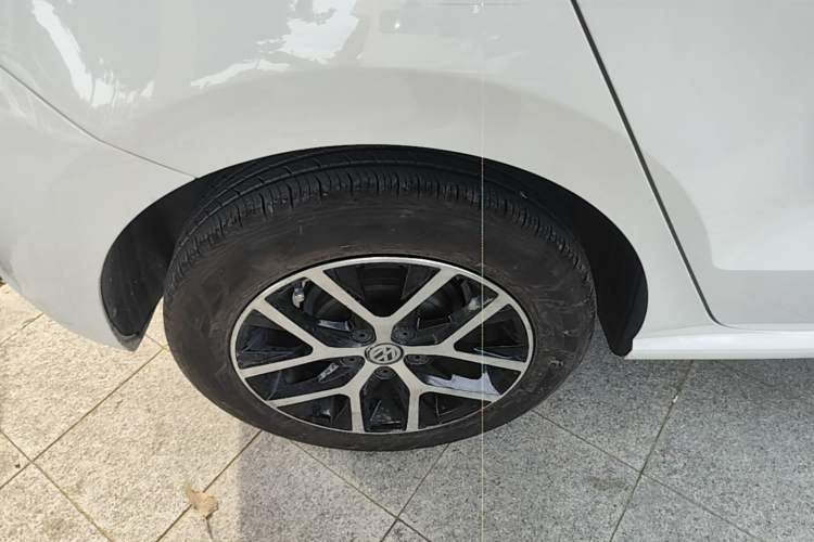 Used Volkswagen Polo 2016 1.6L Automatic Comfort Model Right Rear Wheel Hub
