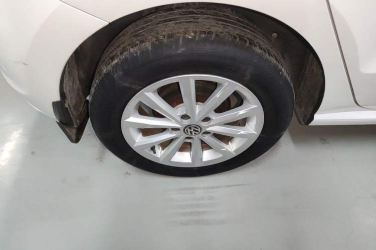Used Volkswagen Polo 2016 1.6L Automatic Luxury Model Right Rear Wheel Hub