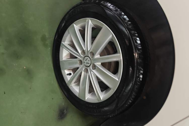 Used Volkswagen Polo 2016 1.6L Automatic Comfort Model Right Rear Wheel Hub