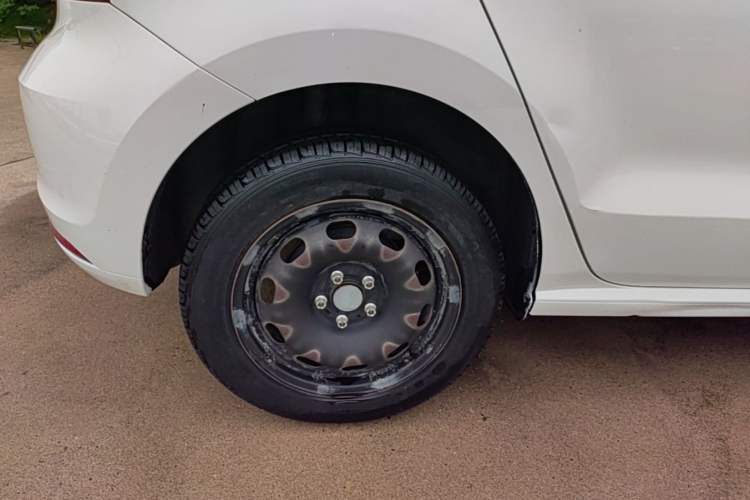 Used Volkswagen Polo 2016 1.6L Automatic Comfort Model Right Rear Wheel Hub