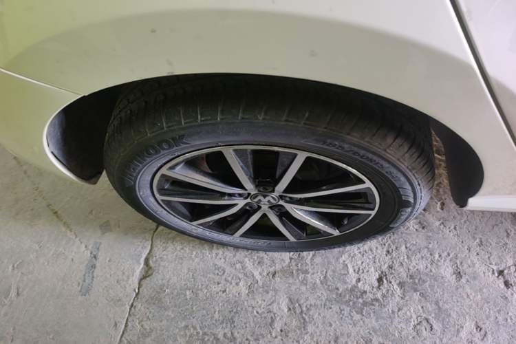 Used Volkswagen Polo 2016 1.6L Automatic Comfort Model Right Rear Wheel Hub