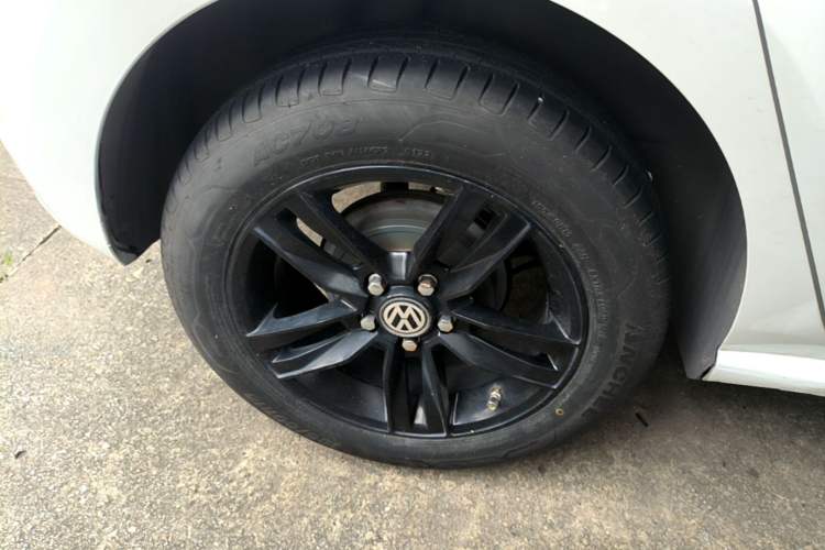 Used Volkswagen Polo 2016 1.6L Automatic Comfort Model Right Rear Wheel Hub