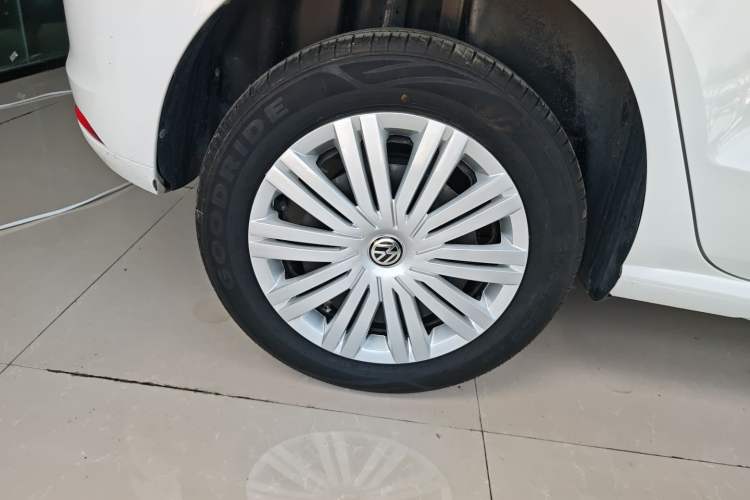 Used Volkswagen Polo 2016 1.6L Automatic Comfort Model Right Rear Wheel Hub