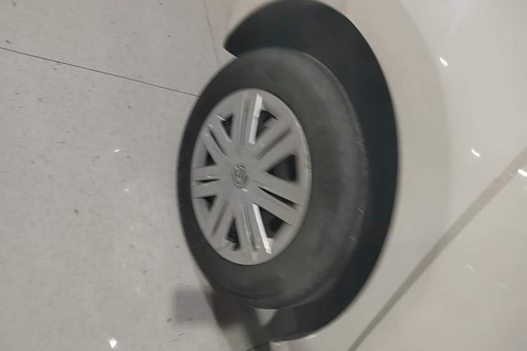 Used Volkswagen Polo 2016 1.4L Manual Fashion Model Right Rear Wheel Hub