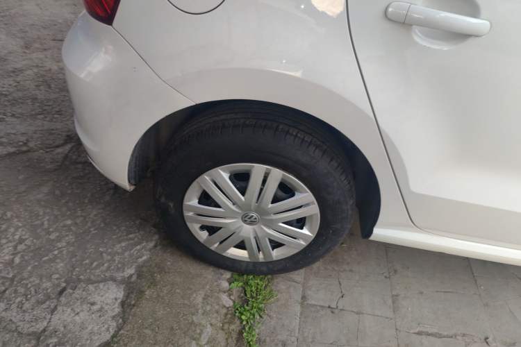 Used Volkswagen Polo 2016 1.4L Manual Fashion Model Right Rear Wheel Hub