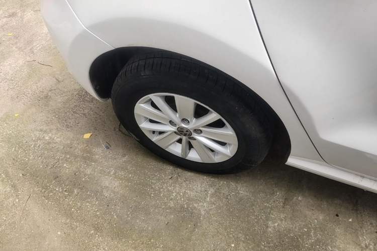 Used Volkswagen Polo 2016 1.4L Manual Fashion Model Right Rear Wheel Hub