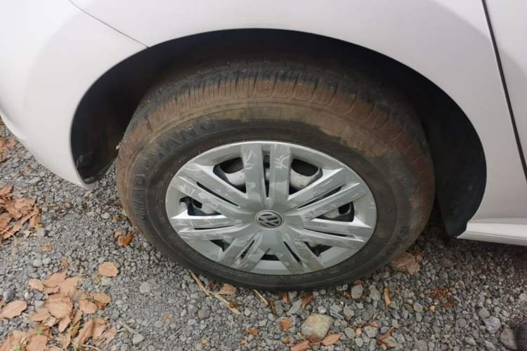 Used Volkswagen Polo 2016 1.4L Manual Fashion Model Right Rear Wheel Hub