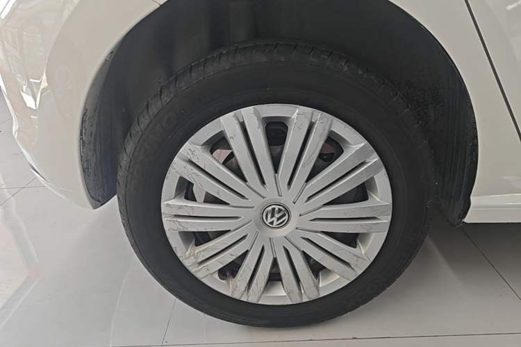 Used Volkswagen Polo 2016 1.6L Automatic Comfort Model Right Rear Wheel Hub