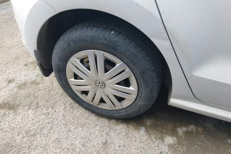 Used Volkswagen Polo 2016 1.4L Manual Fashion Model Right Rear Wheel Hub