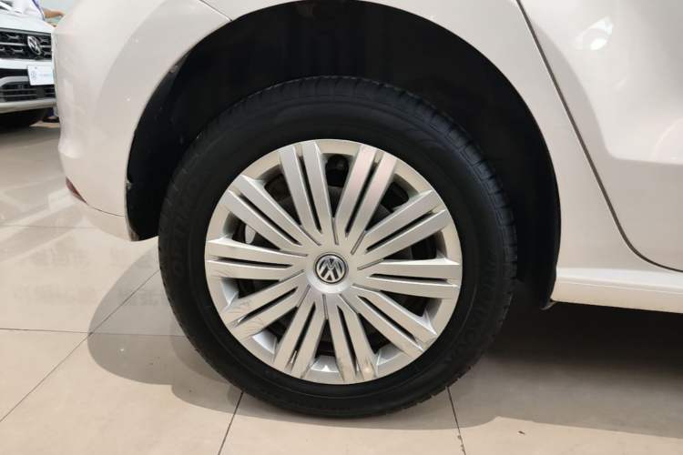 Used Volkswagen Polo 2016 1.6L Automatic Comfort Model Right Rear Wheel Hub
