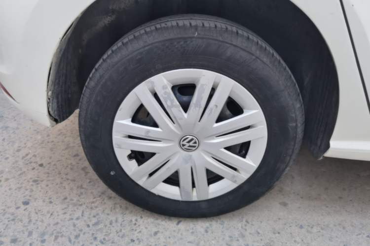 Used Volkswagen Polo 2016 1.4L Manual Fashion Model Right Rear Wheel Hub