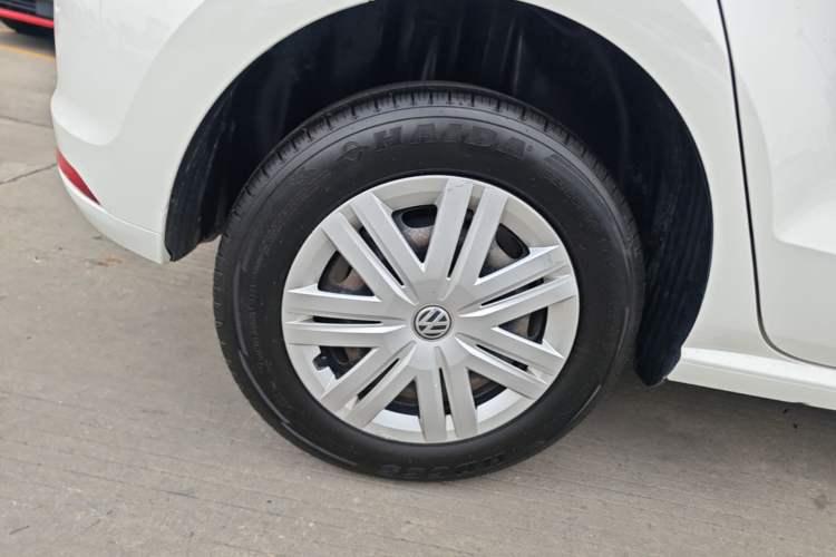 Used Volkswagen Polo 2016 1.4L Manual Fashion Model Right Rear Wheel Hub