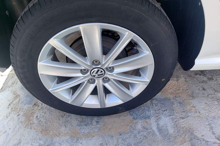 Used Volkswagen Polo 2016 1.6L Automatic Comfort Model Right Rear Wheel Hub