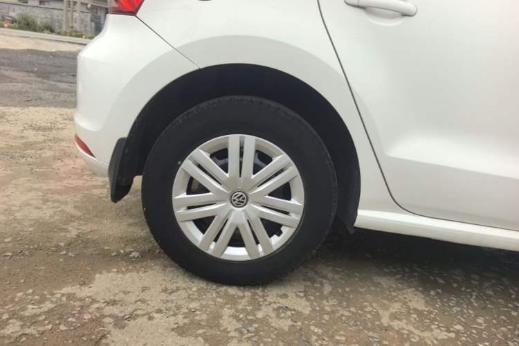 Used Volkswagen Polo 2016 1.4L Manual Fashion Model Right Rear Wheel Hub