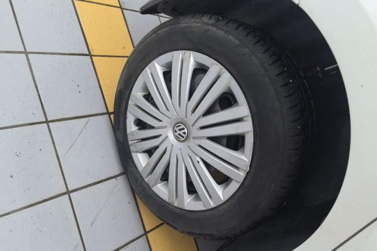 Used Volkswagen Polo 2016 1.6L Automatic Comfort Model Right Rear Wheel Hub