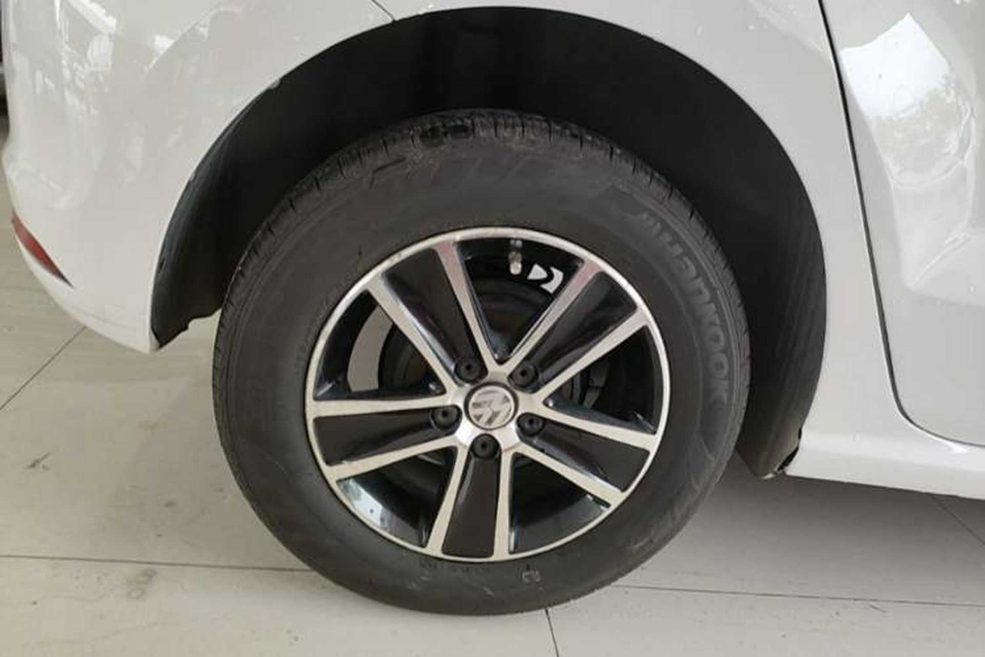 Used Volkswagen Polo 2016 1.4L Manual Fashion Model Right Rear Wheel Hub