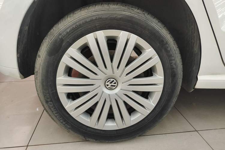 Used Volkswagen Polo 2016 1.6L Automatic Comfort Model Right Rear Wheel Hub
