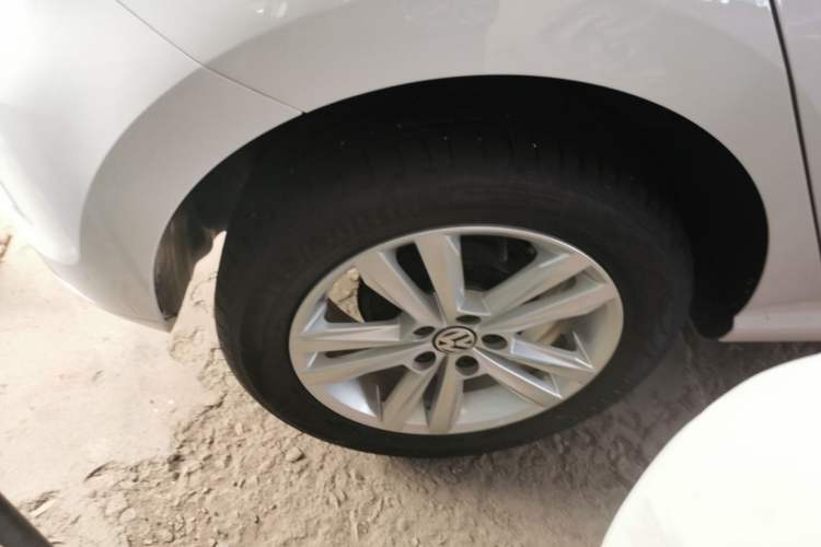 Used Volkswagen Polo 2016 1.6L Automatic Comfort Model Right Rear Wheel Hub