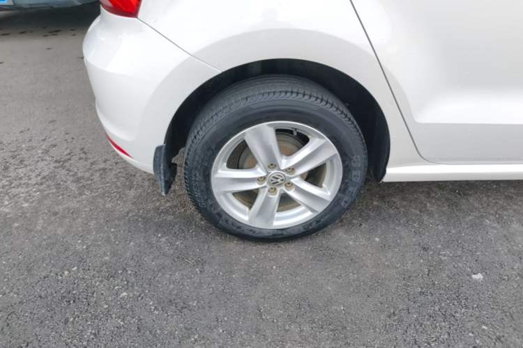 Used Volkswagen Polo 2016 1.4L Manual Fashion Model Right Rear Wheel Hub