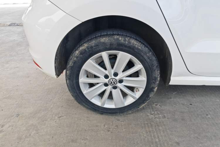 Used Volkswagen Polo 2016 1.6L Automatic Comfort Model Right Rear Wheel Hub