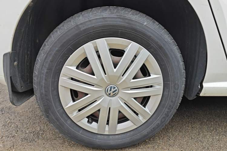 Used Volkswagen Polo 2016 1.4L Manual Fashion Model Right Rear Wheel Hub