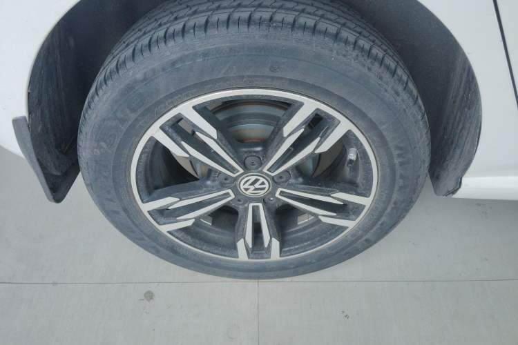 Used Volkswagen Polo 2016 1.6L Automatic Comfort Model Right Rear Wheel Hub