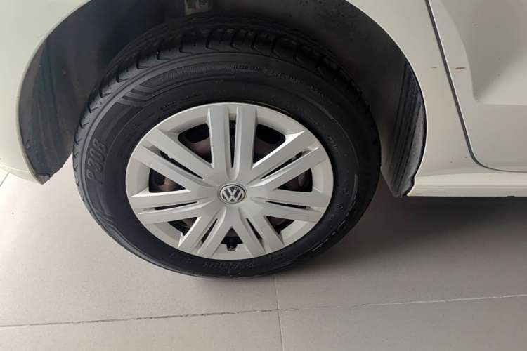 Used Volkswagen Polo 2016 1.4L Manual Fashion Model Right Rear Wheel Hub