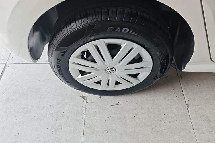 Used Volkswagen Polo 2016 1.4L Manual Fashion Model Right Rear Wheel Hub