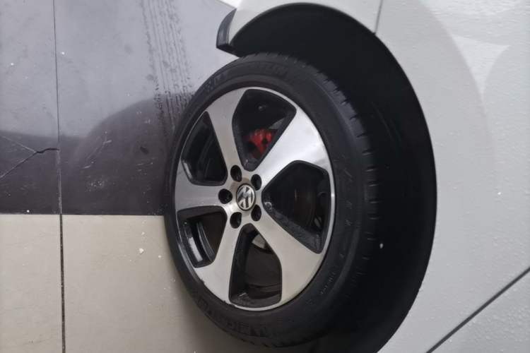 Used Volkswagen Polo 2016 1.4TSI GTI Right Rear Wheel Hub