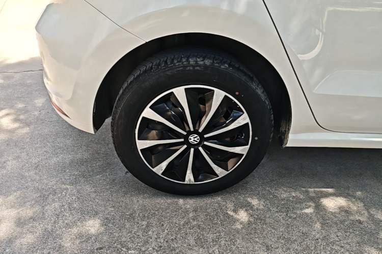 Used Volkswagen Polo 2016 1.6L Automatic Comfort Model Right Rear Wheel Hub