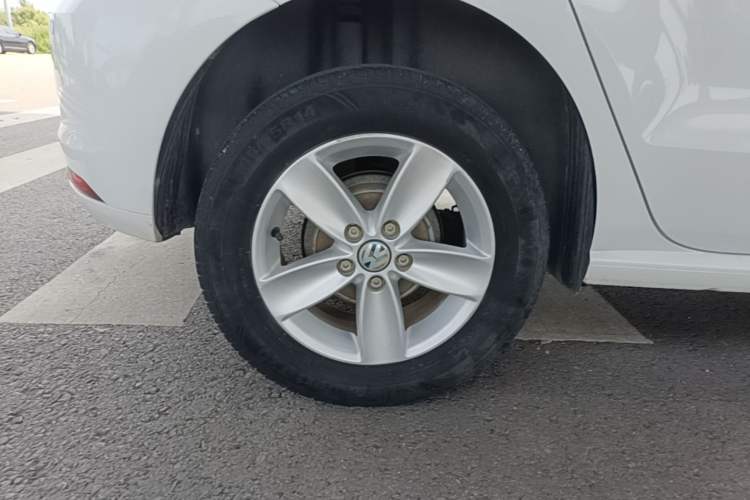 Used Volkswagen Polo 2016 1.4L Manual Fashion Model Right Rear Wheel Hub