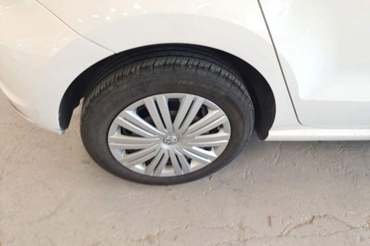 Used Volkswagen Polo 2016 1.6L Automatic Comfort Model Right Rear Wheel Hub