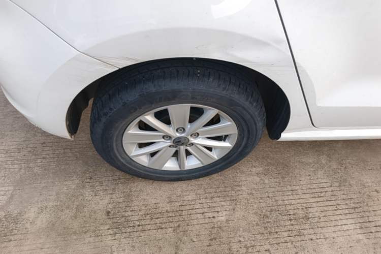 Used Volkswagen Polo 2016 1.4L Manual Fashion Model Right Rear Wheel Hub