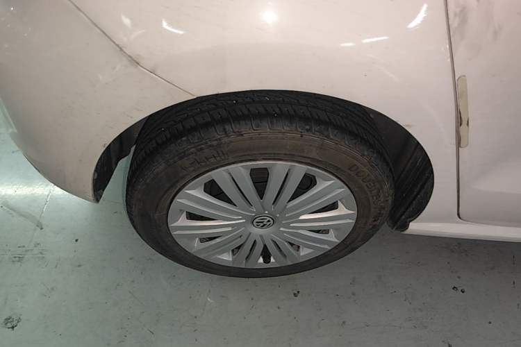 Used Volkswagen Polo 2016 1.6L Automatic Comfort Model Right Rear Wheel Hub
