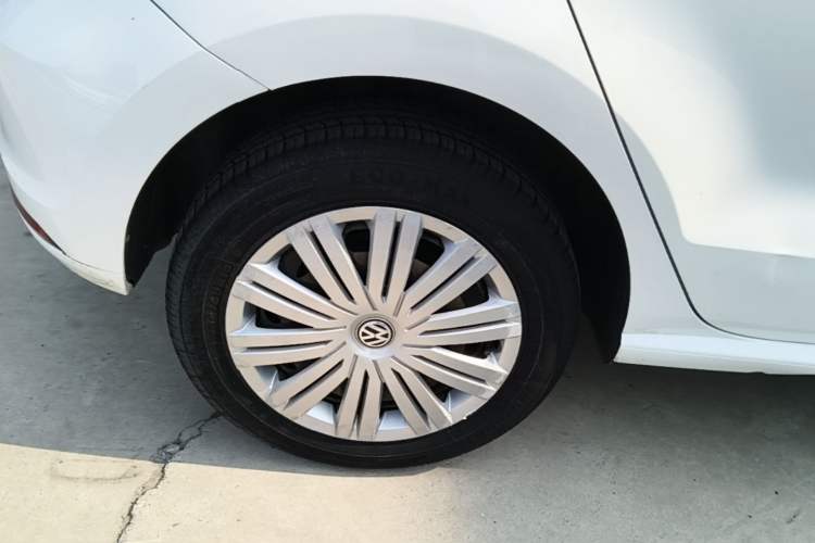 Used Volkswagen Polo 2016 1.6L Automatic Comfort Model Right Rear Wheel Hub