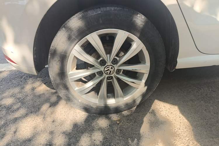 Used Volkswagen Polo 2016 1.6L Automatic Comfort Model Right Rear Wheel Hub