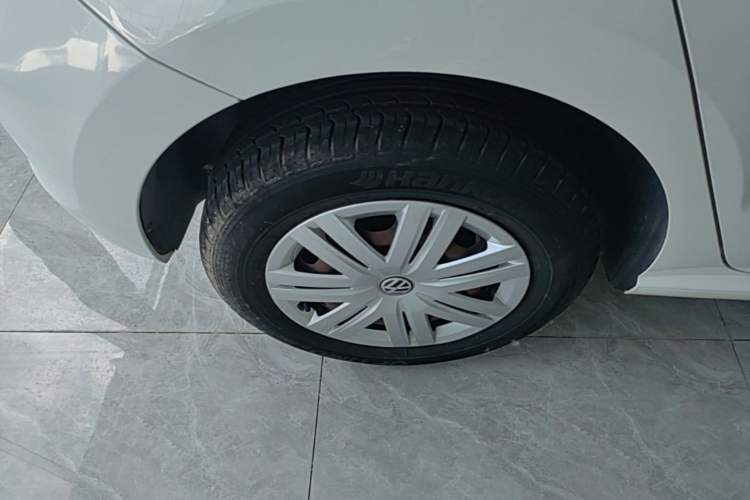 Used Volkswagen Polo 2016 1.4L Manual Fashion Model Right Rear Wheel Hub