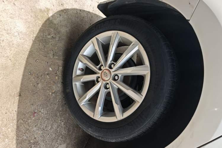 Used Volkswagen Polo 2016 1.6L Automatic Comfort Model Right Rear Wheel Hub
