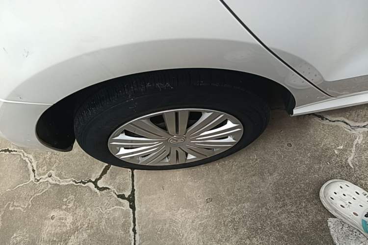 Used Volkswagen Polo 2016 1.6L Automatic Comfort Model Right Rear Wheel Hub