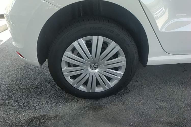 Used Volkswagen Polo 2016 1.6L Automatic Comfort Model Right Rear Wheel Hub