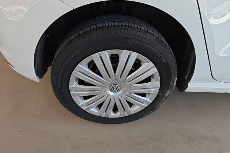 Used Volkswagen Polo 2016 1.6L Automatic Comfort Model Right Rear Wheel Hub