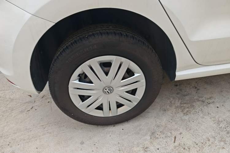 Used Volkswagen Polo 2016 1.4L Manual Fashion Model Right Rear Wheel Hub
